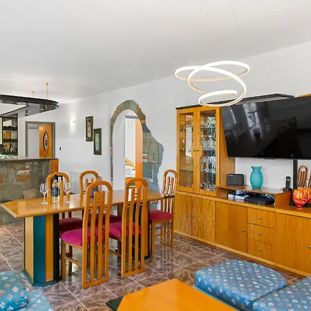 S&t Villa *