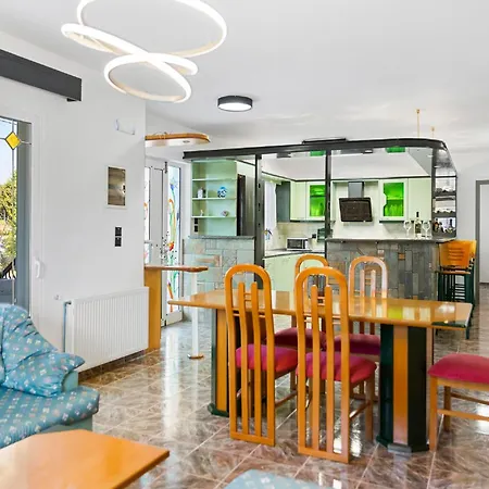 S&t Villa *